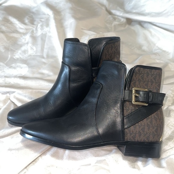 Michael Kors size 7 NWOT - Picture 1 of 3